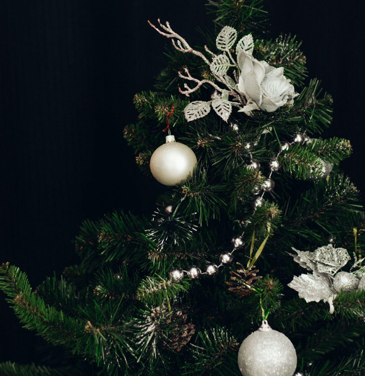 The Best Realistic Artificial Christmas Tree to Accomplish Your 2024 Resolutions and Goals
